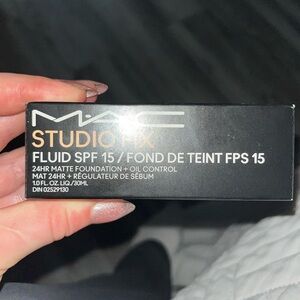 MAC studio fix foundation